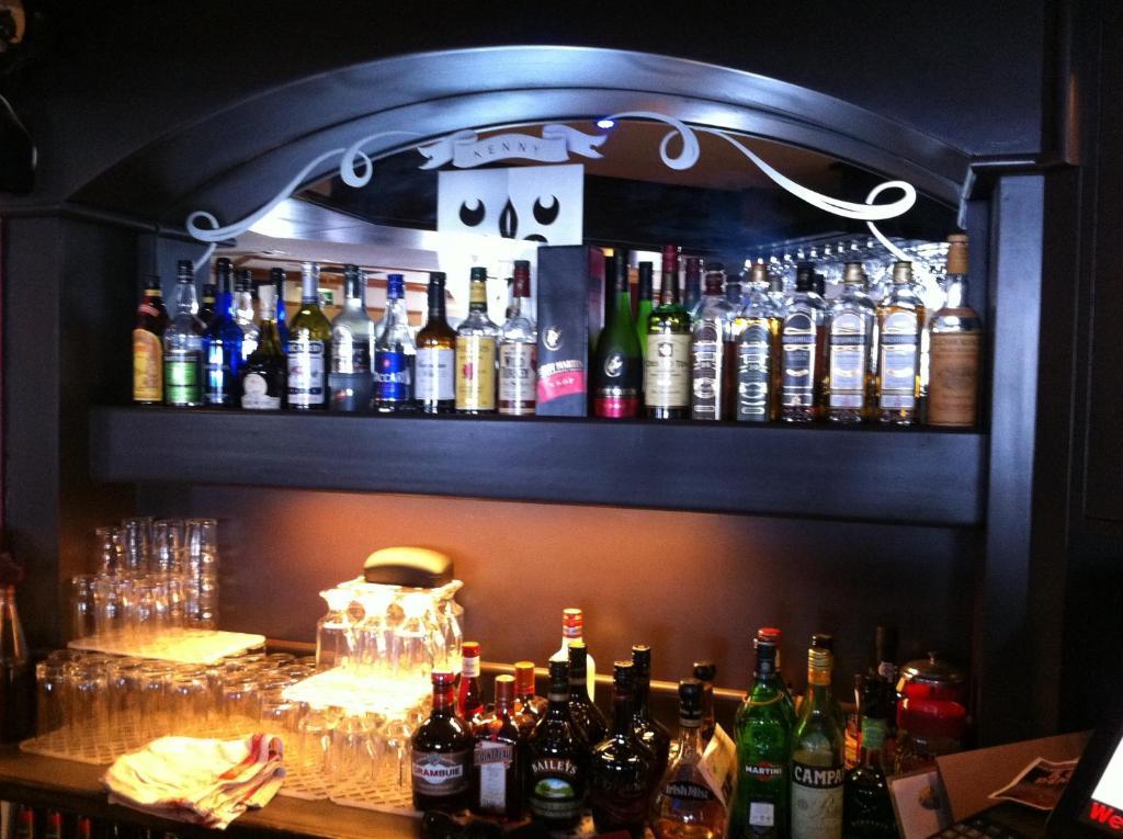 Galway Arms Inn Bagian luar foto