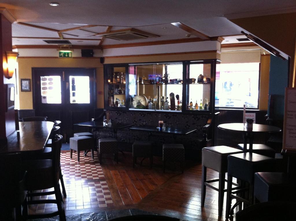 Galway Arms Inn Bagian luar foto