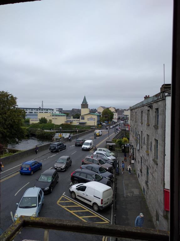 Galway Arms Inn Bagian luar foto