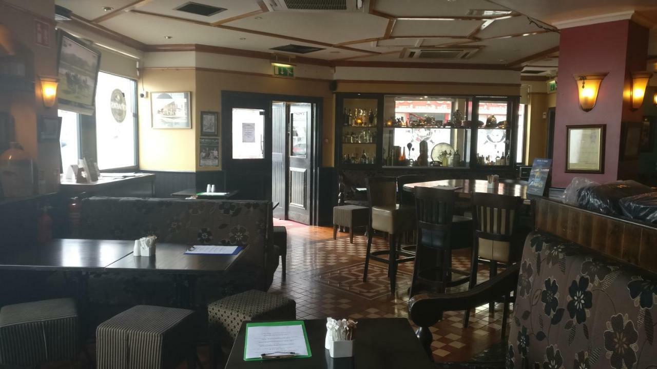 Galway Arms Inn Bagian luar foto